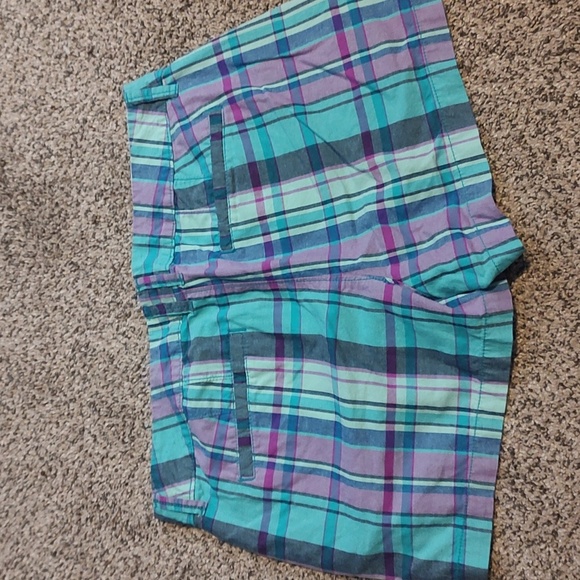 Old Navy Plaid Shorts - Picture 5 of 7
